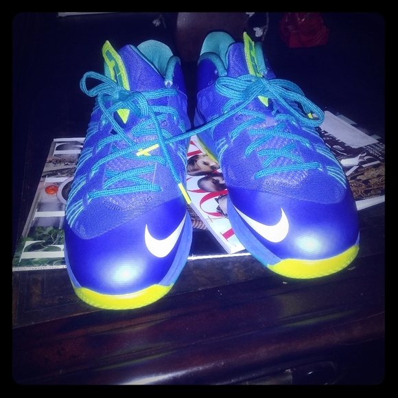 Shoes - Picture 1 of 3